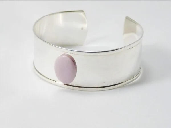 Bracelets en porcelaine rose faits main avec médaillons aux couleurs vibrantes, montés sur bracelet en argent ou chaîne en gold filled, parfaits pour assortir à d'autres bijoux – Créations Blanc Couleurs