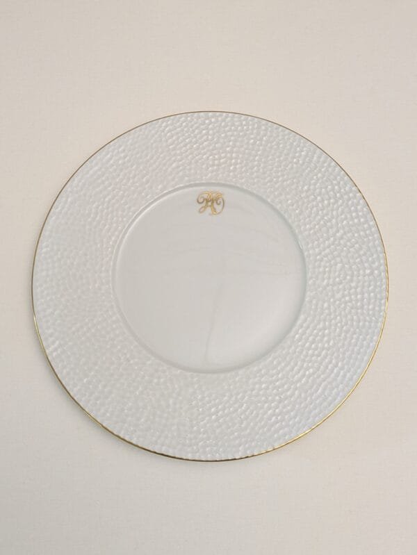 Collection Monogramme : l'élégance intemporelle sur vos assiettes en porcelaine - 1