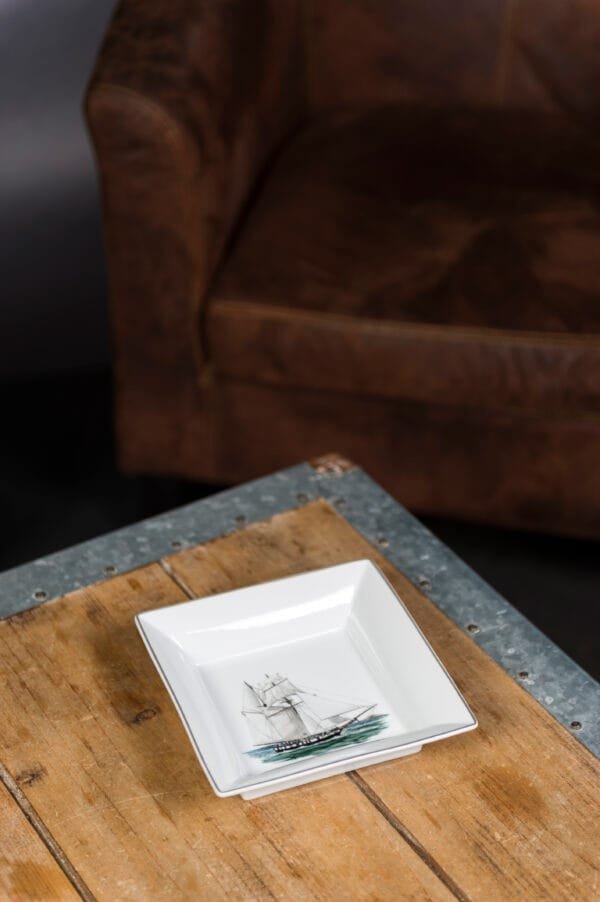 Vide-poches en porcelaine, collection « Ode à la mer », inspiré des bateaux et vieux gréements, parfait pour un cadeau qui invite au voyage. – Créations Blanc Couleurs -3