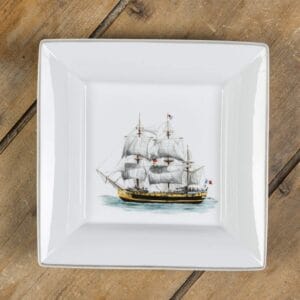 Vide-poches en porcelaine de face 5, collection « Ode à la mer », inspiré des bateaux et vieux gréements, parfait pour un cadeau qui invite au voyage. – Créations Blanc Couleurs