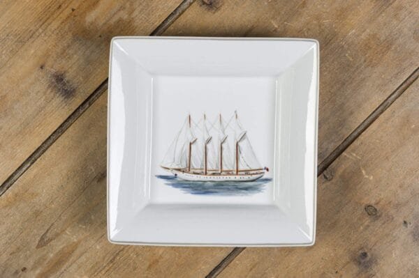 Vide-poches en porcelaine de face 12, collection « Ode à la mer », inspiré des bateaux et vieux gréements, parfait pour un cadeau qui invite au voyage. – Créations Blanc Couleurs