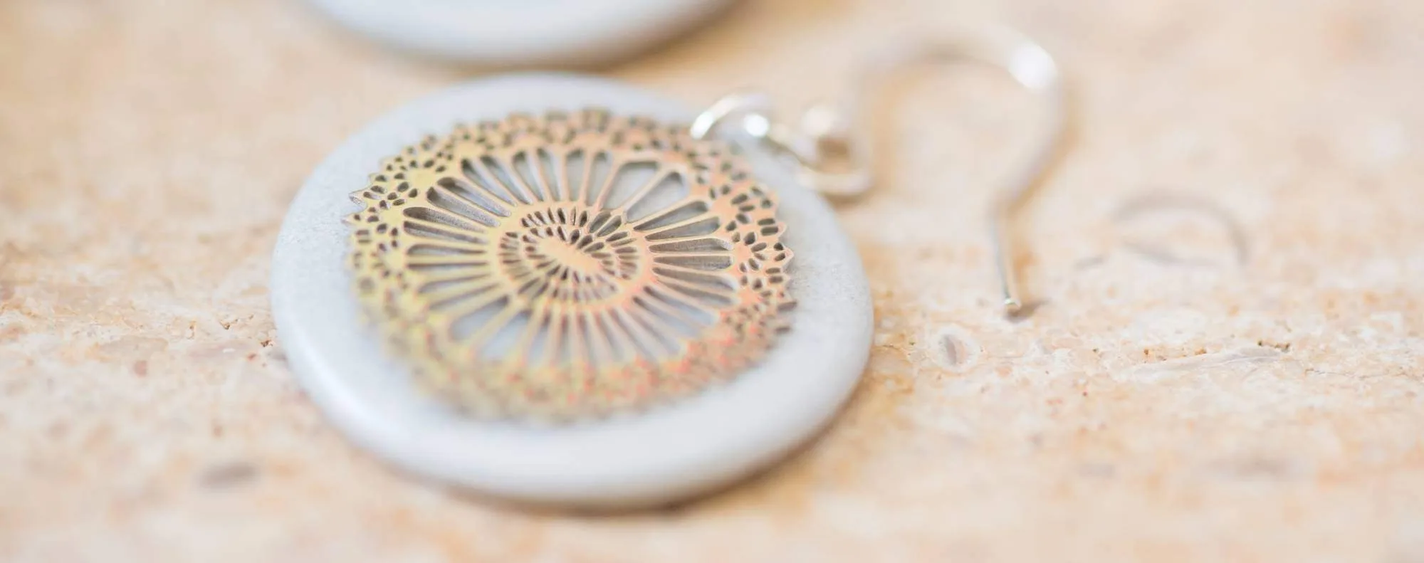 Boutique artisanale de bijoux en Porcelaine