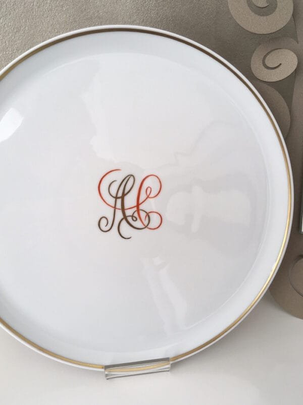 Plat à tarte Collection Monogramme : l'élégance intemporelle sur vos assiettes en porcelaine - 1