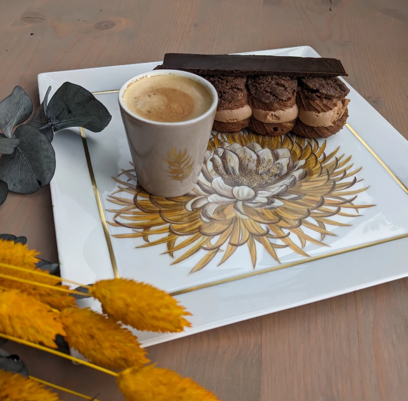 art de la table porcelaine peinte main forges les bains cafe