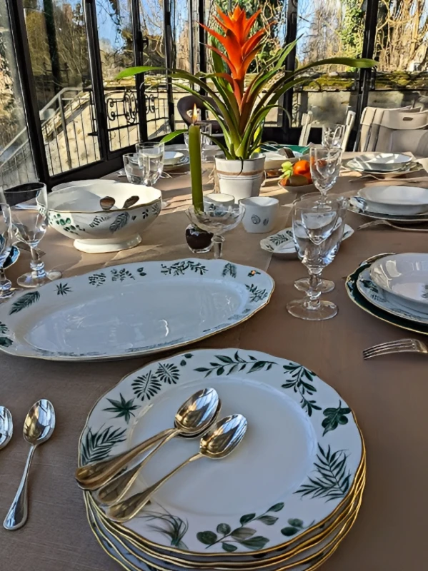 art de la table porcelaine peinte main forges les bains jardin 1