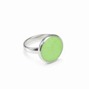 Bague vert clair Marie en porcelaine peinte à la main, médaillon avec filet en platine